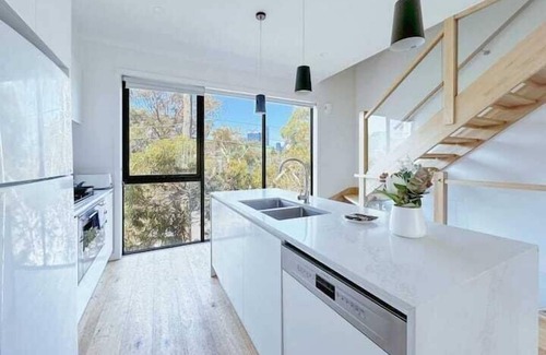 Port Melbourne Casa | Modern Port Melbourne 3b3b Townhouse and Parking