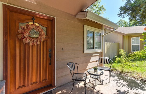 Antelope Casa | Modern private 3 bed/ 2 bath home close to freeway/ shopping/ dining