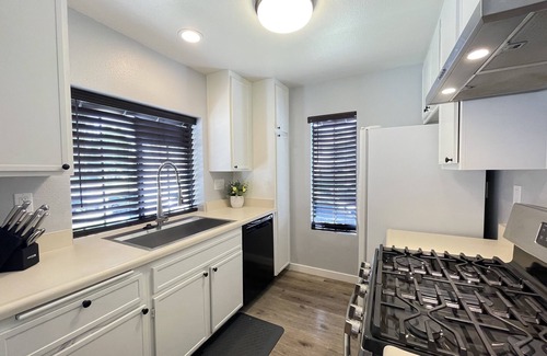 Mira Mesa Condominio | Modern & Private Corner-Unit Condo in Central Mira Mesa