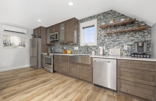 Concord Apartamento | Modern Private Getaway with Lake Views