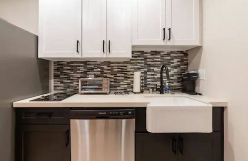 Calabasas Apartamento | Modern Private Guest Suite in Tranquil Topanga