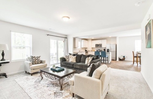 South Carolina Lakes & Blackwater Rivers Casa | Modern & Private Lexington Retreat Near Columbia!