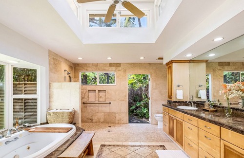Portlock Casa | Modern Private Oasis w/ Private Pool/Hot Tub, Sauna, AC & BBQ: Hale Ho'omaha