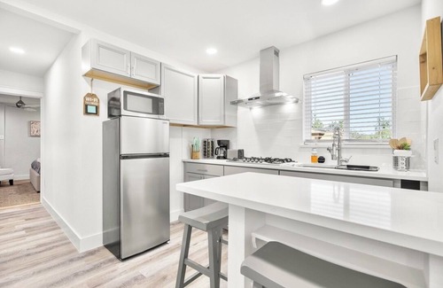 Garfield Apartamento | Modern Private Retreat Near Austin & COTA Racing!