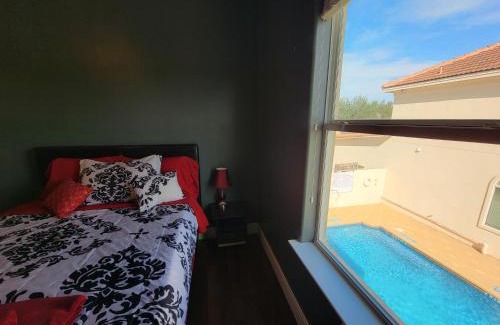 McAllen Apartamento | Modern, Private, Smart 4 BR Condo in Desirable Location in McAllen with Pool!