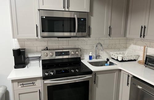 Airdrie Casa | Modern Private Suite in a serene location 15 minutes away from the Airport.