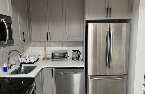 Airdrie Casa | Modern Private Suite in a serene location 15 minutes away from the Airport.