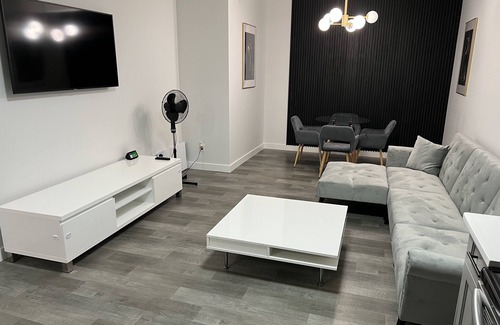 Airdrie Casa | Modern Private Suite in a serene location 15 minutes away from the Airport.