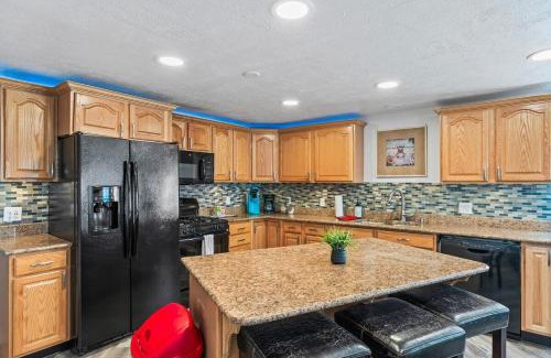 Salt Lake City Casa | Modern Private Whole Unit 4 Bedroom Guest Suite King Bed