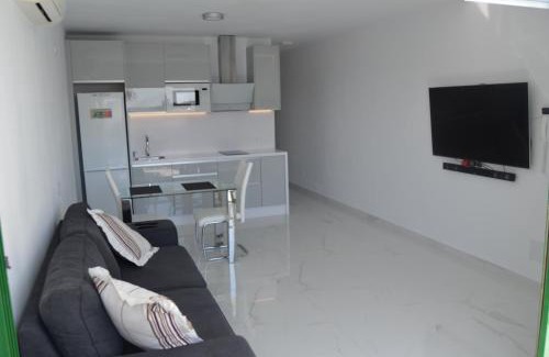Playa del Aguila Apartamento | Modern quiet apartament beach front