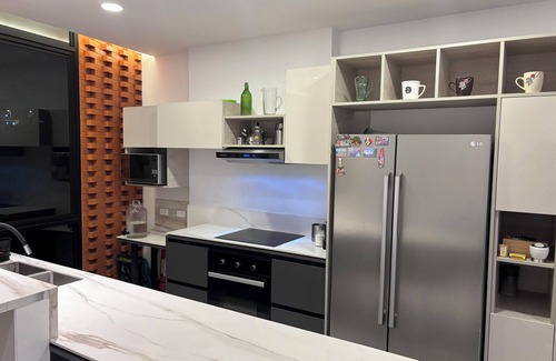 Quito Apartamento | Modern Quito Apartment with Stunning Views - Near Historic Center & Teleférico