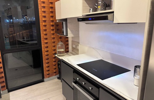 Quito Apartamento | Modern Quito Apartment with Stunning Views - Near Historic Center & Teleférico