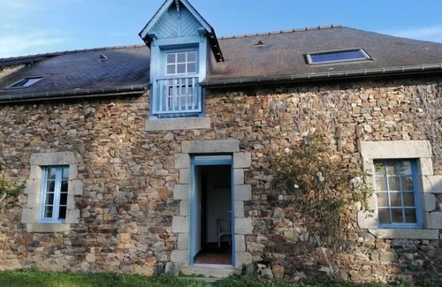 Saint-Jean-sur-Mayenne Apartamento | Casa rural renovada moderna con gran jardín y wifi, ideal para familias o profesionales