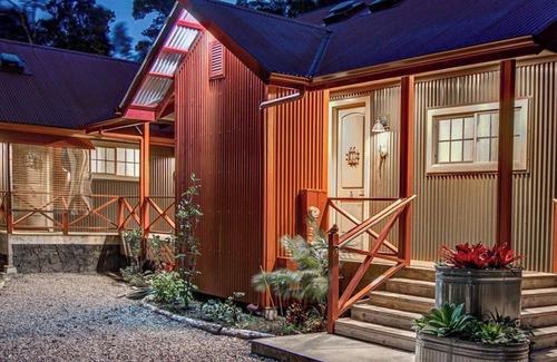 Volcano Casa | Modern Rainforest Bungalow 1 Mile from Volcano Village