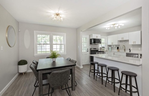 Euclid Casa | Modern Ranch 15 min to Downtown & Hospitals