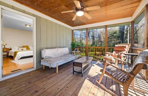 Northeast Raleigh Casa | Modern Rancher in the Woods