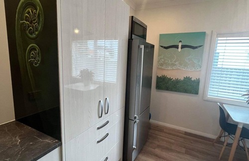 Otaki Beach Casa | The Little Grey Cottage - moderno y a pocos pasos de la playa de Otaki