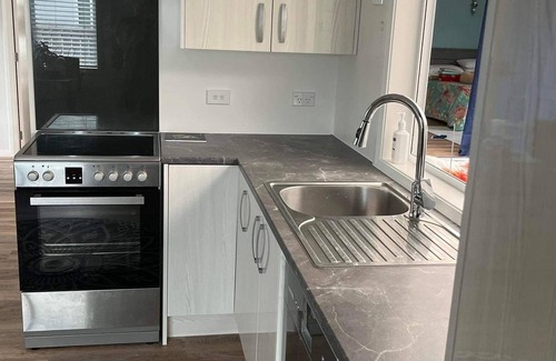 Otaki Beach Casa | The Little Grey Cottage - moderno y a pocos pasos de la playa de Otaki
