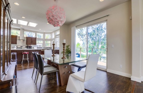 Calabasas Casa | Refugio moderno y relajante en las colinas.