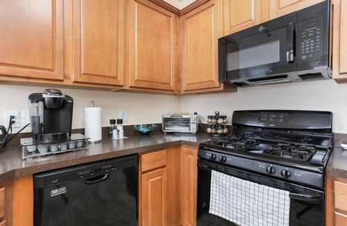 High Point Casa | Modern, Relaxing, Peaceful home near Furniture Market and High Point University