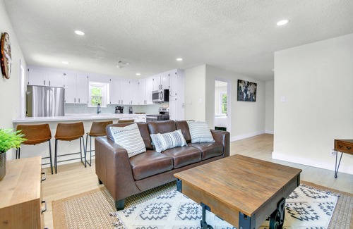 Brazoria Apartamento | Modern Remodeled Clean Quiet apt 1 king 1 Queen washer dryer onsite
