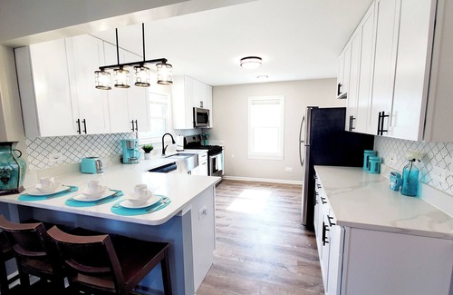St. Charles Casa | Modern Remodeled Quiet 4 Bedroom 2 Bathroom Home in the heart of St. Charles