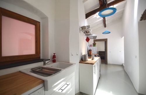 Seneghe Casa | Moderna casa de vacaciones renovada con terraza panorámica, cerca del mar y la montaña.