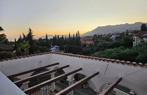 Urbanizacion el Rosario Casa | Modern Renovated Villa with Panoramic Views in Prestigious El Rosario, Marbella