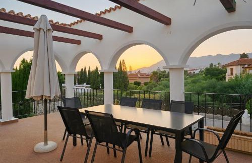 Urbanizacion el Rosario Casa | Modern Renovated Villa with Panoramic Views in Prestigious El Rosario, Marbella