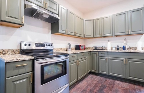 Federal Hill Casa | ★ Modern Renovation ★ 10-Bedrooms! Perfect For Large Groups!