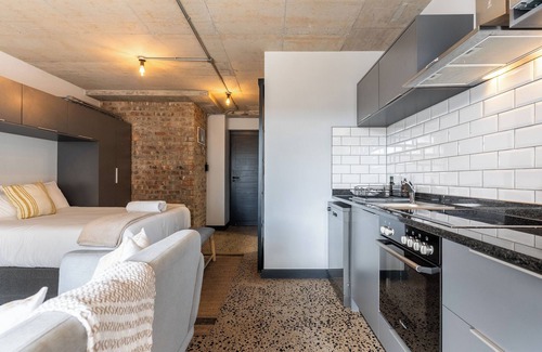 West Beach Apartamento | Modern Retreat | 5 Min Walk to Blouberg Beach