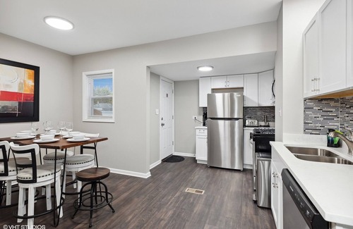 Brookfield Casa | MODERN RETREAT-DOUBLE LOT W/PERGOLA-FIRE PIT-GAME ROOM-5 MIN TO BROOKFIELD ZOO