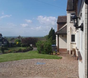 Winshill Apartamento | Modern Retreat Near Town & Nature with Stunning Views Entertainment and Parking