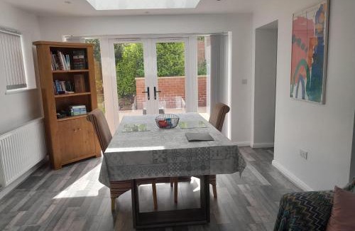 Winshill Apartamento | Modern Retreat Near Town & Nature with Stunning Views Entertainment and Parking