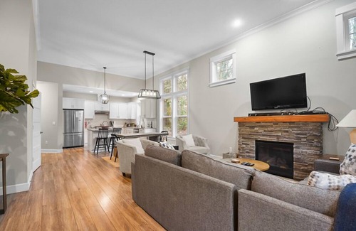 Welches Casa | Modern Retreat in Mt Hood | Dog Friendly