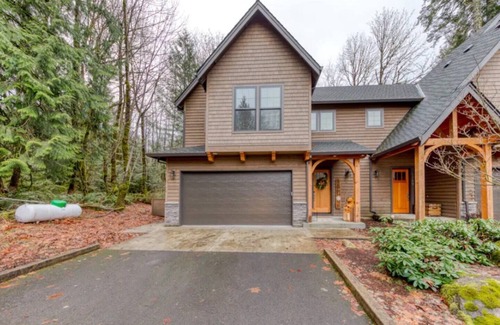 Welches Casa | Modern Retreat in Mt Hood | Dog Friendly