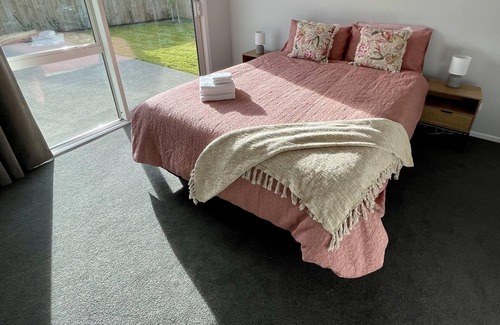 Paraparaumu Casa | Modern Retreat in Paraparaumu