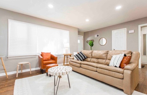 Independence Casa | Modern Retreat⭐️Min to Stadiums⭐️Family Welcome