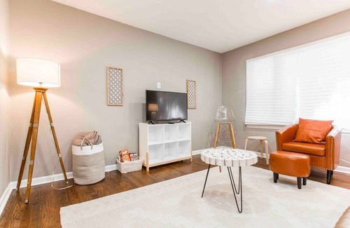 Independence Casa | Modern Retreat⭐️Min to Stadiums⭐️Family Welcome