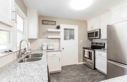 Independence Casa | Modern Retreat⭐️Min to Stadiums⭐️Family Welcome