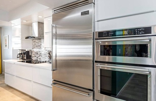 Raskin Estates Casa | Modern Retreat Minutes from Shopping Dining & Golf