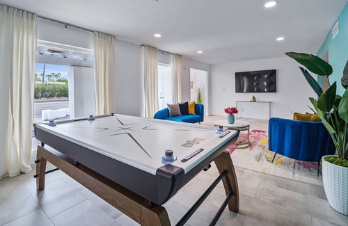 Raskin Estates Casa | Modern Retreat Minutes from Shopping Dining & Golf