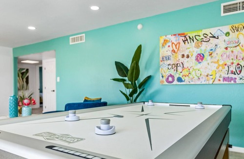 Raskin Estates Casa | Modern Retreat Minutes from Shopping Dining & Golf