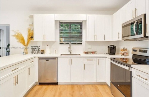 Buena Vista Casa | Modern Retreat Near Wynwod & Desing District