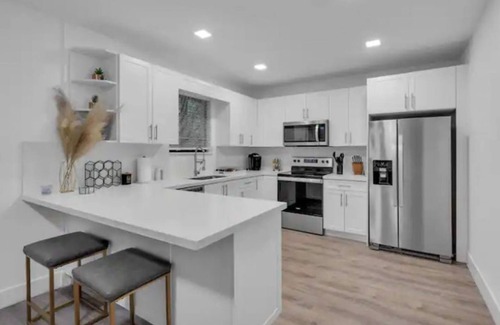 Buena Vista Casa | Modern Retreat Near Wynwod & Desing District