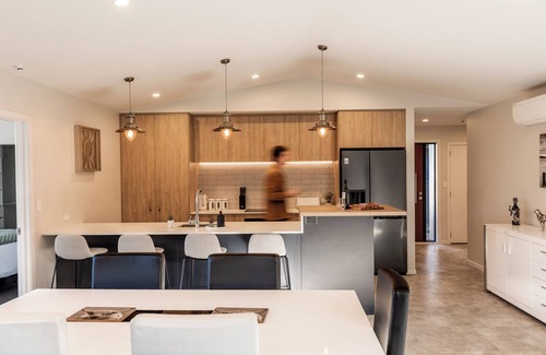 Hanmer Springs Casa | Modern Retreat | BBQ & Fireplace | Table Tennis