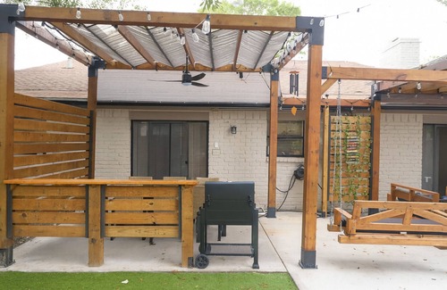 George Bush Park/Eldridge Casa | Modern Retreat Pergolas Games Outdoor Fun