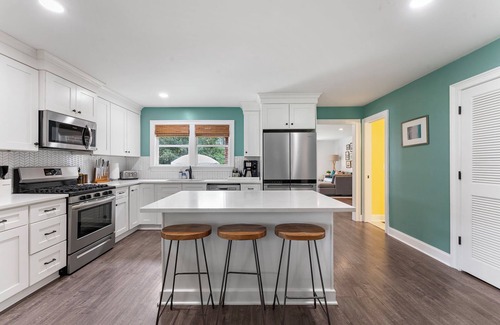 North Charleston Casa | Modern Retreat in the Heart of Park Circle