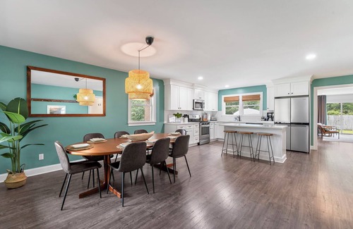 North Charleston Casa | Modern Retreat in the Heart of Park Circle
