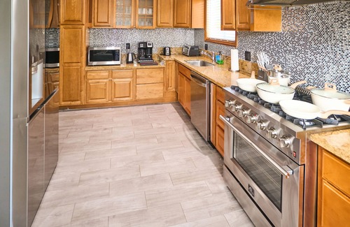 Southwest Anaheim Casa | Modern Retreat w/ Private Spa, Arcade, near Disney, Convention Center & Beaches
